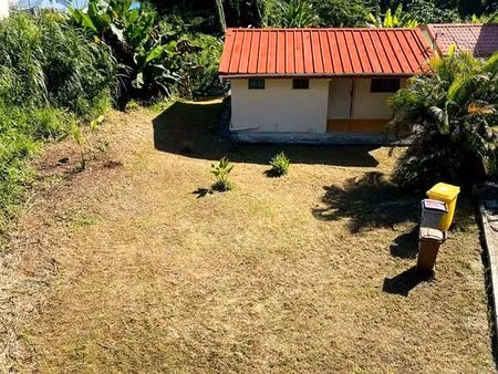 maison meublée f2 ( 60 m2) avec grand jardin privé ( 200 m2)