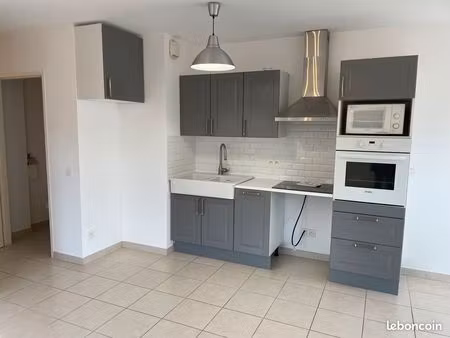 a louer appartement t2 de 41 m2 non meublé entièrement rénové. pertuis
