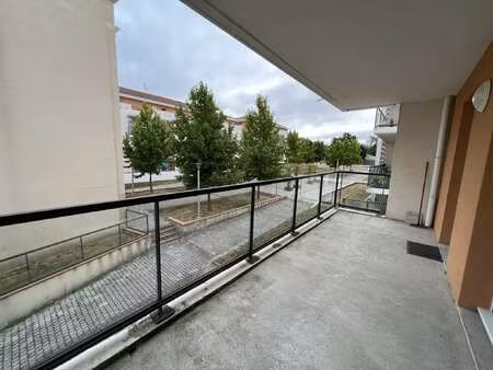 location appartement 3 pièces à la roche-sur-yon (85000) : à louer 3 pièces / 73m² la roch
