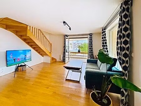 à louer - appartement en duplex avec terrasse tout autour