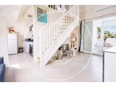 a vendre 239 000 € -t2 meuble * sainte anne * acces prive plage*