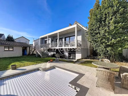 chelles - propriété d'exception de 254m² - piscine chauffée - prestations luxueuses