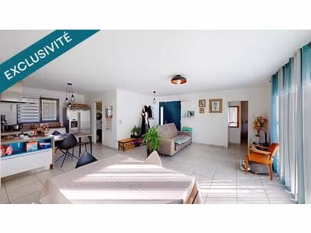 maison avec trois chambres  piscine et garage