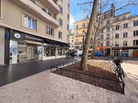 local à louer lyon 7eme arrondissement (69)  d'une surface de 32 m² en plein coeur du quar
