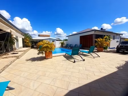 exclusivité- propriété à vendre 3 logements de plain-pied  9 pièces sainte anne gissac (97