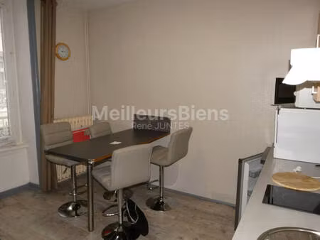 appartement de 27m2  au 1er étage en centre ville dans petite copro