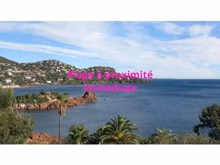 local commercial vide près des plages