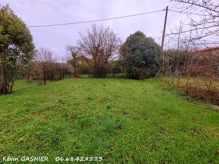 ruelle sur touvre (16600) : terrain constructible de 650m2