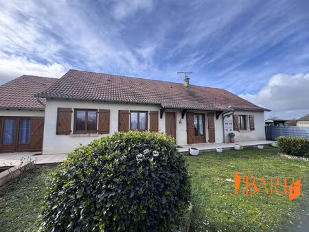 plaimpied givaudins  vend maison de plein pied d'environ 141m2