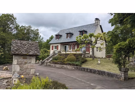 maison familiale sur plus de 7000m2 de terrain !