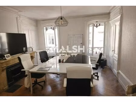 location local professionnel 99m²