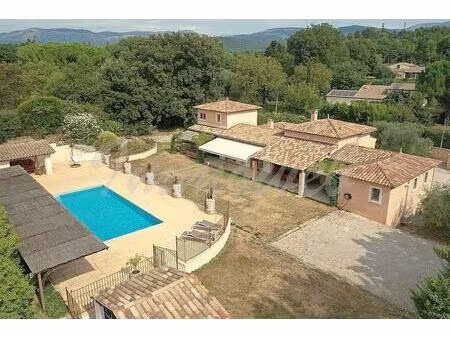 proche village villa de 237 m² avec appartements indépendants