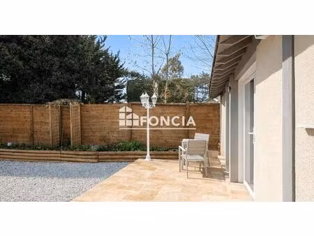 maison 2 chambres état impeccable édifiée sur un terrain de 200 m² entièrement clos  sans 