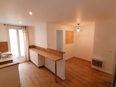 13004- studio refait à neuf dans petite traverse