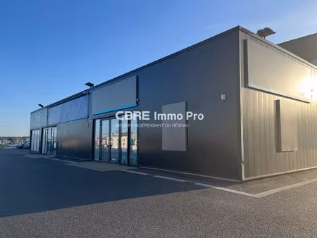 location local commercial 240m²