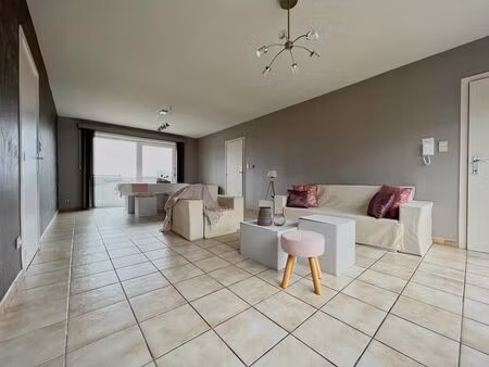 lichtrijk en ruim appartement met 2 slpks. + terras!