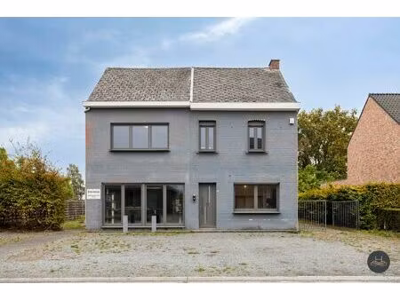 woning met mogelijkheid tot handelszaak en weide van 3109 m²