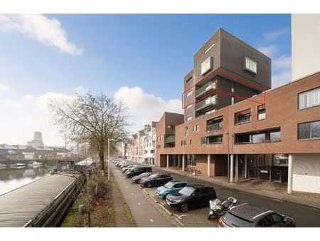 ruim app op toplocatie met autostaanplaats (+€ 30.000)