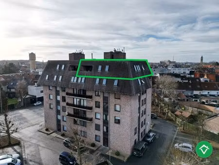 instapklaar dakappartement met 4 slaapkamers met 2 terrassen en autostaanplaats te roesela