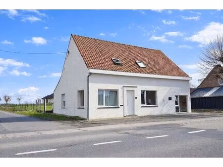 vrijstaande woning op groot hoekperceel van 1.440 m² met open zicht en uitbreidingsmogelij