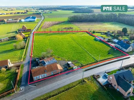alleenstaand huis met weide te koop op 12.055 m²