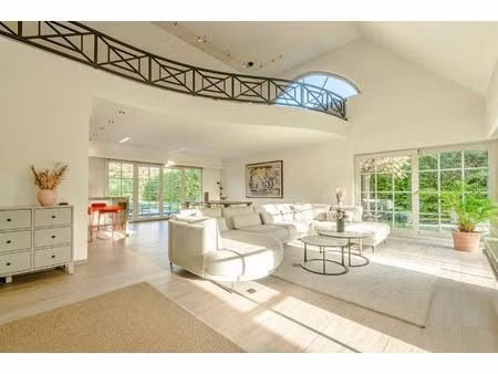 praktisch gelegen  perfect onderhouden villa met zwembad