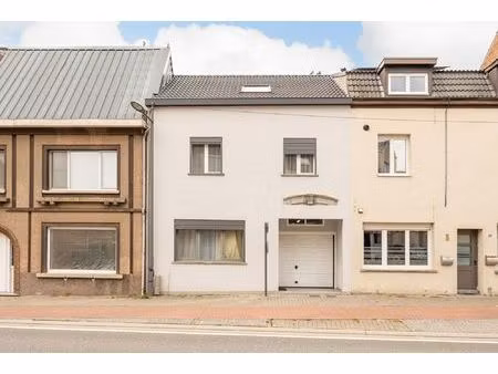 gerenoveerde woning met drie slaapkamers en terras