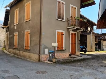 vend maison et dépendances