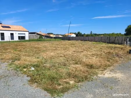 terrain viabilisé 597m²