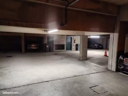 parking sécurisé 1min gare poissy