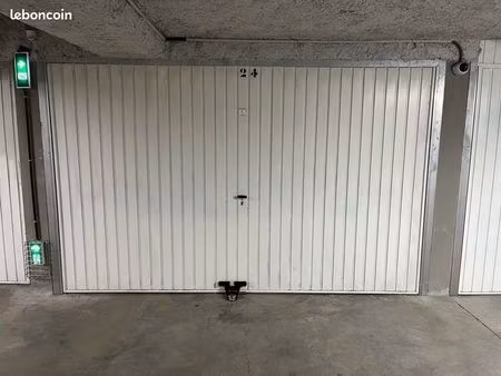 grand garage de 18m2 à louer