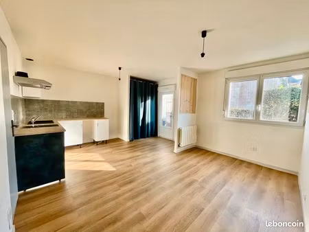 appartement 25 m2 rénové avec extérieur et parking - 425 cc