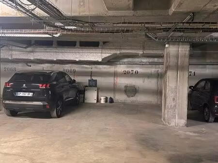 place de parking en sous-sol d'un immeuble récent du quartier newport. ■sécurité assurée p
