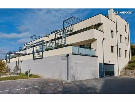 garage box fermé avec électricité individuelle