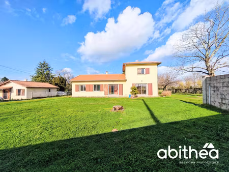 une maison de famille  simple et sincère  dans un écrin de c
