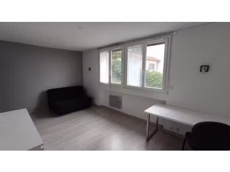 beau studio meublé - proximité de l'iut