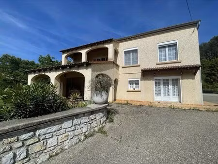 agréable maison sur son terrain arboré