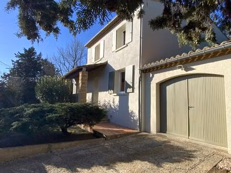 charmante villa avec vue et terrain arboré.