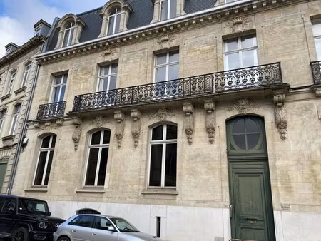 location local professionnel 144m²