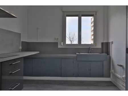 location appartement 4 pièces 97 m² à châlons-en-champagne (51000)