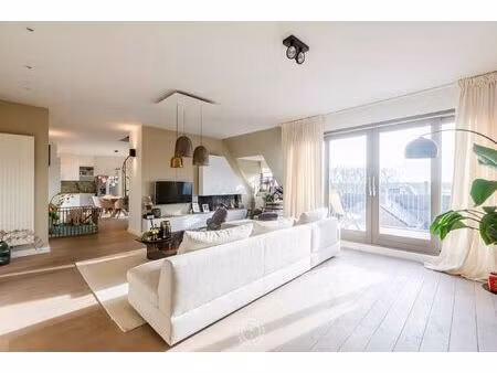 ruim 219 m² en stijlvol duplex appartement met zonovergoten terrassen