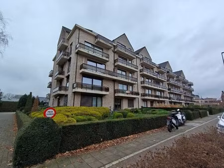 ruim appartement met terras te lokeren