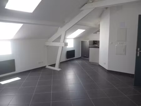 herserange : joli f2 sous comble