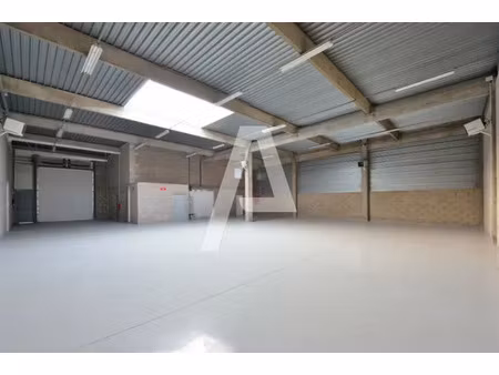 a louer : un entrepôt de 392m² à saint-thibaut des vignes dans un parc d'activité sécurisé