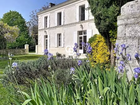 ensemble immobilier de caractère avec piscine