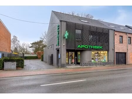 commercieel te koop in balen