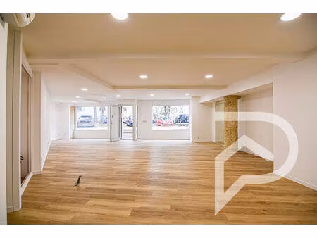 vente commerce 2 pièces 81 m² auch (32000)