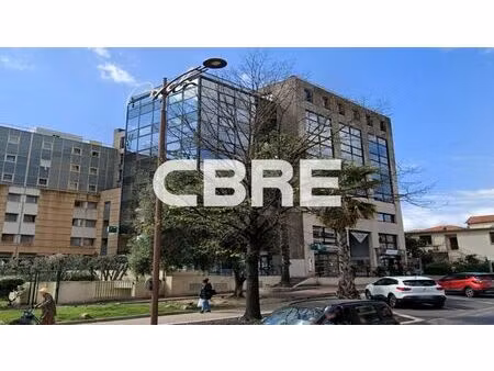 location local professionnel 30m²
