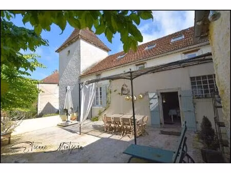 maison en pierre 5 chambres  terrasse  garage.