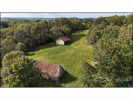 ensemble immobilier en pierre à rénover  sans voisins  3 hecta